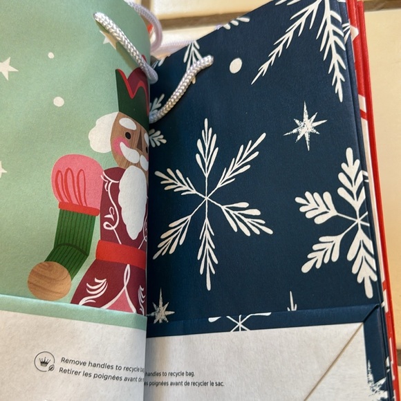 Set of 4 Christmas Holiday Medium Size Gift Bags Inspirations from Hallmark - Picture 5 of 8